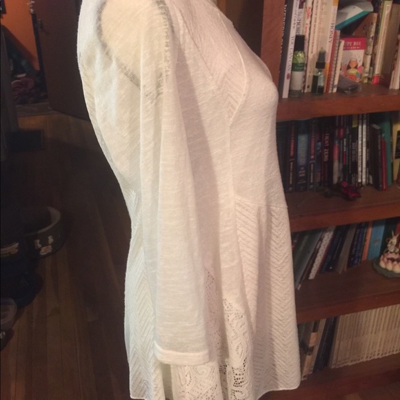 Lacy asymmetrical white blouse - Picture 3 of 5